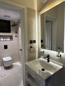 Room and lounge in Al Murooj B, self check-in and coffee corner - Image 3