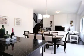 Spacious 4 Bedroom Retreat By Lake Couchiching - Image 2