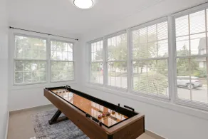 15m to NY| Cozy Home| 2Car Driveway - Image 2