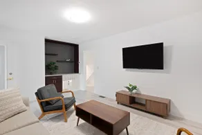15m to NY| Cozy Home| 2Car Driveway - Image 3