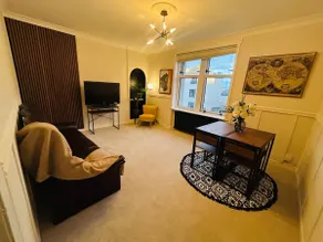 Stylish 2-Bedroom Modern Flat - Image 4