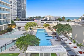 Hilton Surfers Paradise Hotel & Residences - Image 2