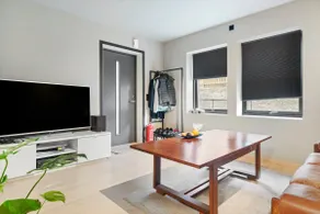 Peaceful and central basement apartment - Image 2