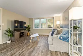 Modern 2BR | Steps to Campus | Free Parking | Wifi - Image 3