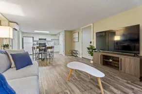 Modern 2BR | Steps to Campus | Free Parking | Wifi - Image 4