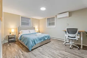 Modern 2BR | Steps to Campus | Free Parking | Wifi - Image 5