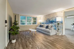 Modern 2BR | Steps to Campus | Free Parking | Wifi - Image 2