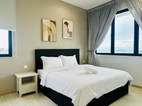 Luxe Seaview Rooftop Pool Airport bayan lepas - Image 4