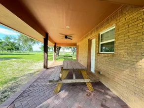 Spacious Country Escape in Alvin - Image 3