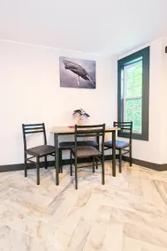 2Bed Chic Cod Upper Flat Downtown B - Image 3
