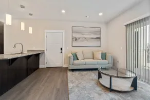 Sleek Urban Getaway - Image 2
