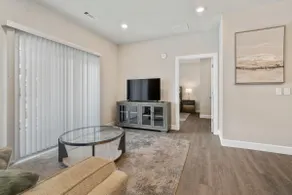 Sleek Urban Getaway - Image 3