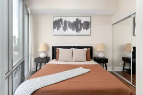 Elegant 2BDR 2BA Condo Near UofT Sofa Bed - Image 3