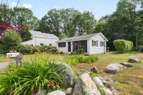 Rye Coastal Cottage |2BR| Dog-Friendly | Patio - Image 4