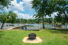 Peaceful Lake Escape on Lookout Shoals - Image 4