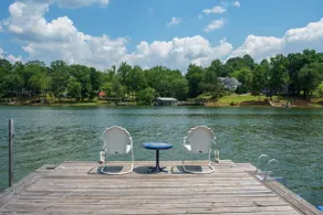 Peaceful Lake Escape on Lookout Shoals - Image 2