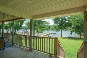 Peaceful Lake Escape on Lookout Shoals - Image 3