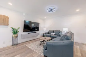 Spacious 4BR/3BA with 2 King Beds & Prime Location - Image 4