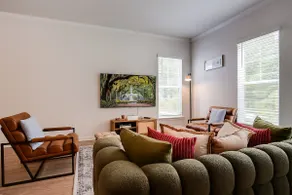 SavvyRetreat | KingBed-Pool-Gym-10mins to airport - Image 3