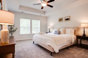 SavvyRetreat | KingBed-Pool-Gym-10mins to airport - Image 5