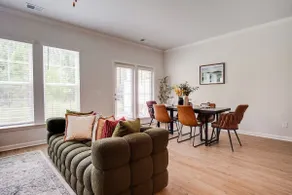 SavvyRetreat | KingBed-Pool-Gym-10mins to airport - Image 2