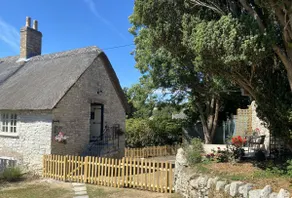 Luxury Cottage with Copper Bath and Scenic Trails - Image 2