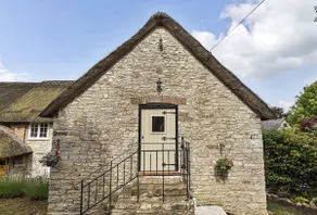 Luxury Cottage with Copper Bath and Scenic Trails - Image 3