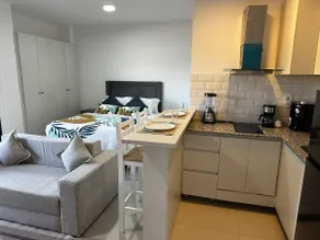 Modern apartment with pool near airport - Image 5