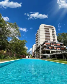 Modern apartment with pool near airport - Image 4