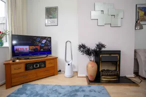 NEC, BHX Cosy 3 Bedroom House with Parking - Image 5
