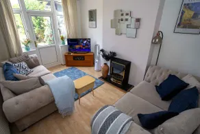 NEC, BHX Cosy 3 Bedroom House with Parking - Image 2