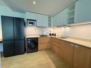 Beachside Modern 1BR with Workspace - Image 2