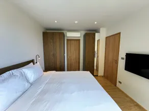 Beachside Modern 1BR with Workspace - Image 3