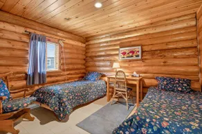 Nature lover, sleeps 8, waterfront, and hot tub - Image 4