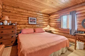 Nature lover, sleeps 8, waterfront, and hot tub - Image 2