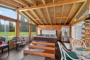 Nature lover, sleeps 8, waterfront, and hot tub - Image 5