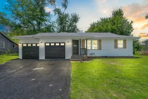 Nixa’s Nook-Hot tub + Walk to 14 Mill and Downtown - Image 2