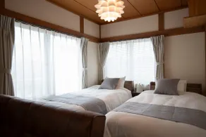 Family groups / Everyone can enjoy / Up to 9 people / Discount for consecutive nights / Convenience store / Indoor parking - Image 2