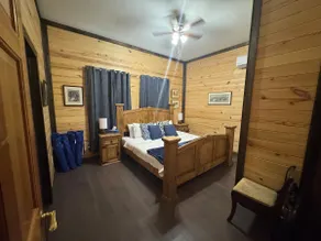Cabin king beds, screen porch - Image 2