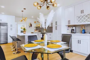Charming Lakefront 6b3b with Panoramic Views - Image 3