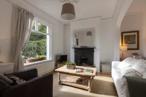Quaint Cottage near City Airport & Titanic Quarter - Image 5