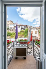 Old Town Tarnovo• Unique 1 BDRM Historic Building - Image 4