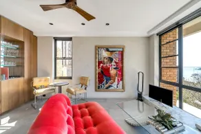 Art-Filled Apartment with Expansive Harbour Views - Image 4