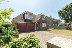 Spacious Coastal Retreat | Large Garden & Parking - Image 5
