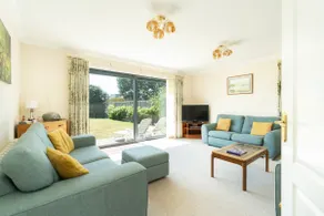Spacious Coastal Retreat | Large Garden & Parking - Image 2