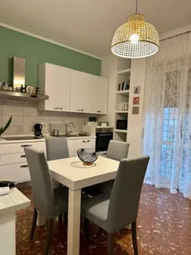 Bright and Central Apartment - Image 3