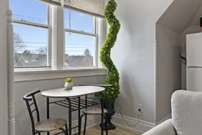 Exclusive 1BR Stay – 10 Mins to CMU - Image 4