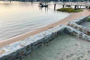Fantastisk Getaway ~ Privat strand, smuk havnefront og boblebad - Image 5