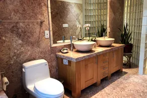 3000 ft Spacious Comfortable Elegant Home - Image 3