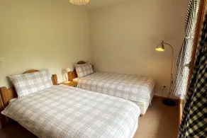 Comfy flat w/ ski piste views - Image 4